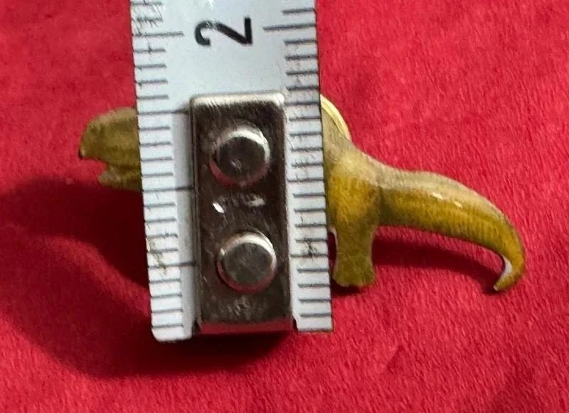 Pin metálico ou broche Metal pin Luzil dinossauros Protoceratops – photo 3
